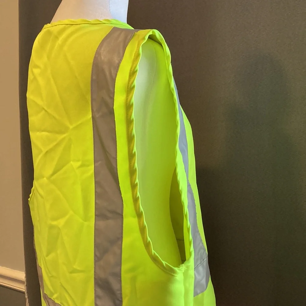 NWOT SAFETY REGULATION VEST. NEVER WORN CLASS 2, LEVEL 2 BERNE SZ LR - Picture 6 of 11